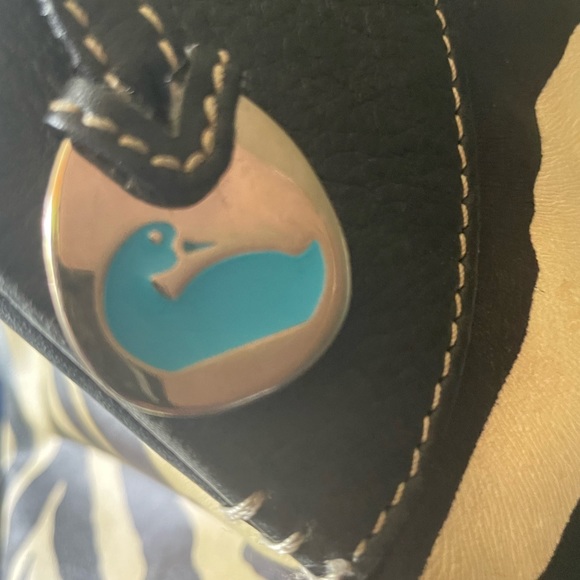 Dooney & Bourke large shoulder bag! Black & white hold metal accents red inside. - Picture 7 of 9